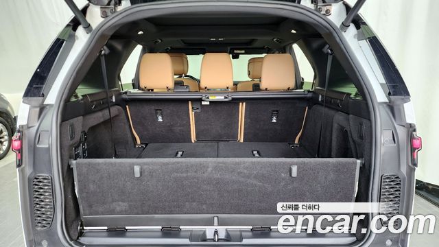 Land Rover Discovery 2023 — photo 26