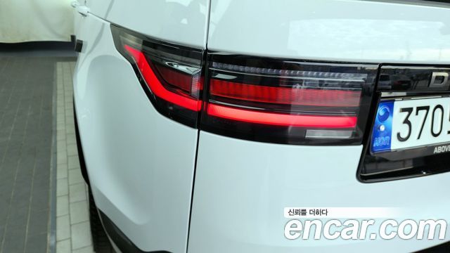 Land Rover Discovery 2023 — photo 9