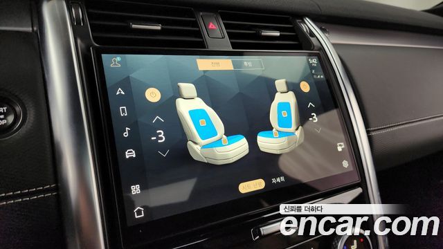 Land Rover Discovery 2023 — photo 16