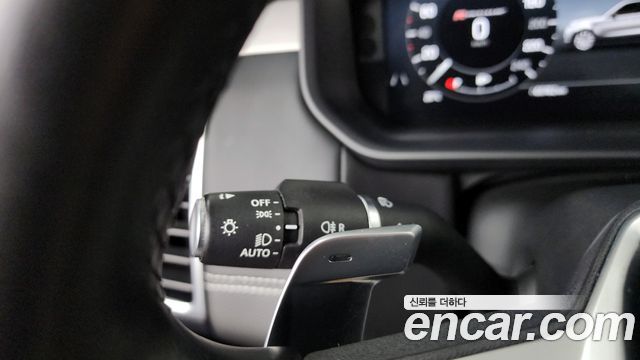 Land Rover Discovery 2023 — photo 28