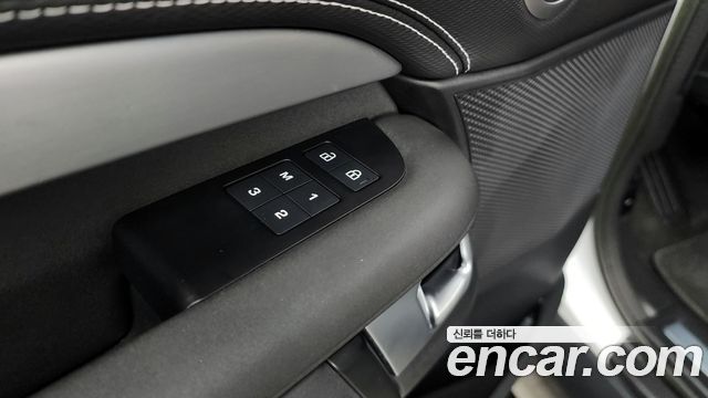 Land Rover Discovery 2023 — photo 30