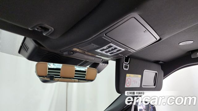 Land Rover Discovery 2023 — photo 32