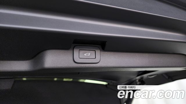 Land Rover Discovery 2023 — photo 33