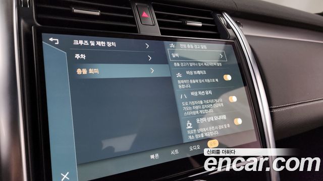 Land Rover Discovery 2023 — photo 34