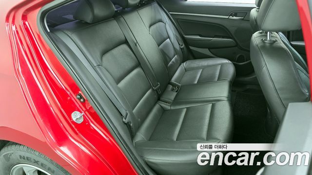 Hyundai AVANTE 2017 — photo 11