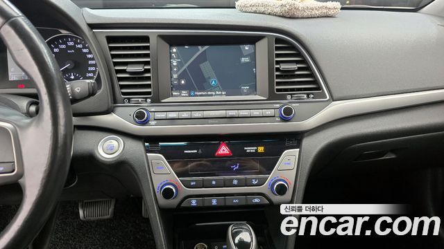 Hyundai AVANTE 2017 — photo 14
