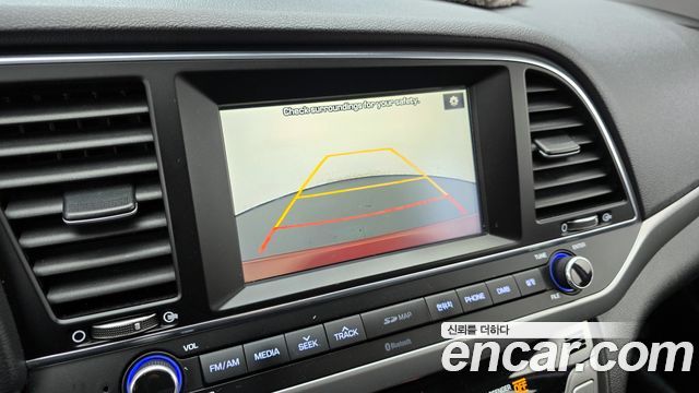 Hyundai AVANTE 2017 — photo 15