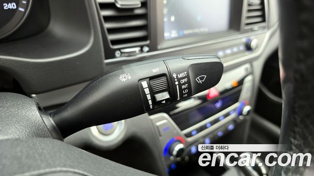 Hyundai AVANTE 2017 — photo 17