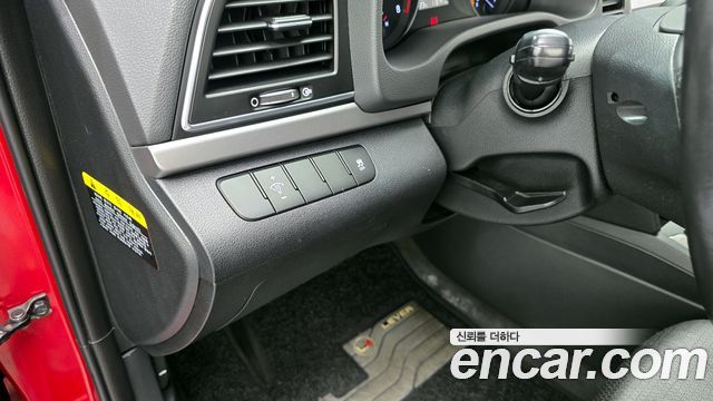 Hyundai AVANTE 2017 — photo 19