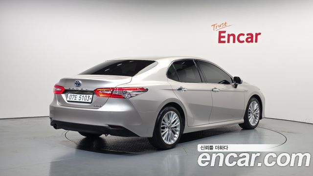 Toyota Camry 2018 — photo 2