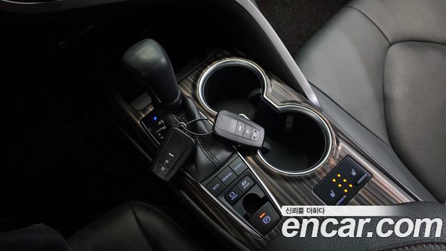 Toyota Camry 2018 — photo 12