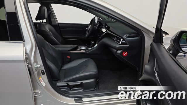 Toyota Camry 2018 — photo 17