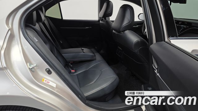 Toyota Camry 2018 — photo 18