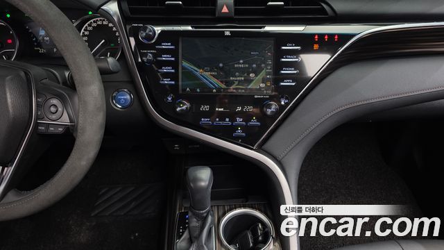 Toyota Camry 2018 — photo 21