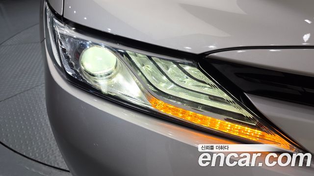 Toyota Camry 2018 — photo 8