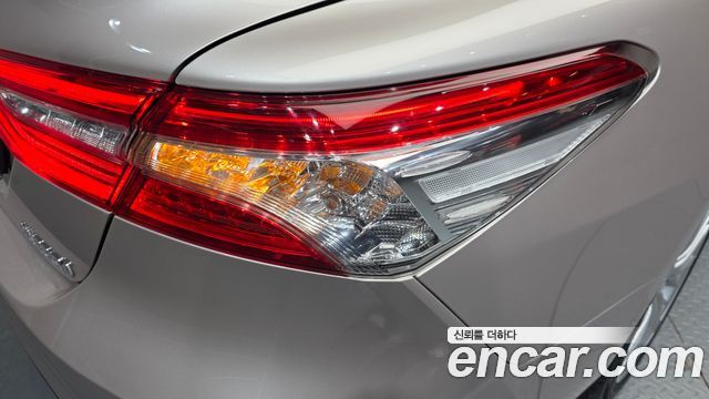 Toyota Camry 2018 — photo 9