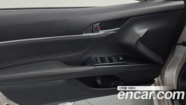 Toyota Camry 2018 — photo 14