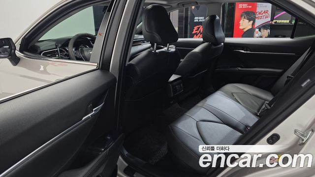 Toyota Camry 2018 — photo 16