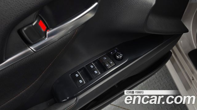 Toyota Camry 2018 — photo 29