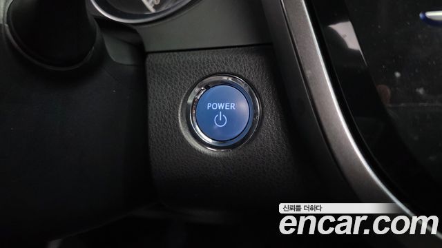 Toyota Camry 2018 — photo 32
