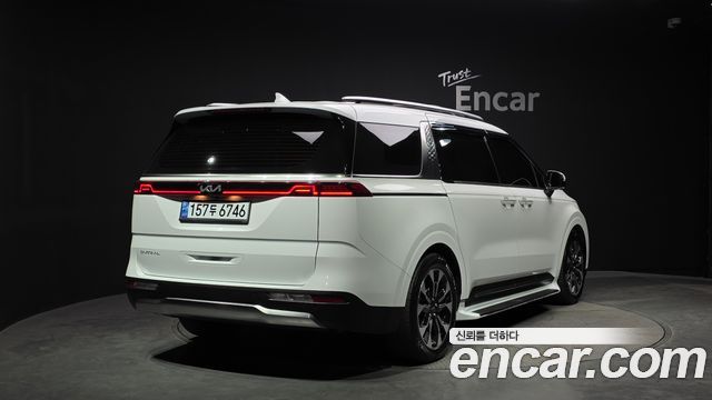 Kia Canival 2023 — photo 2