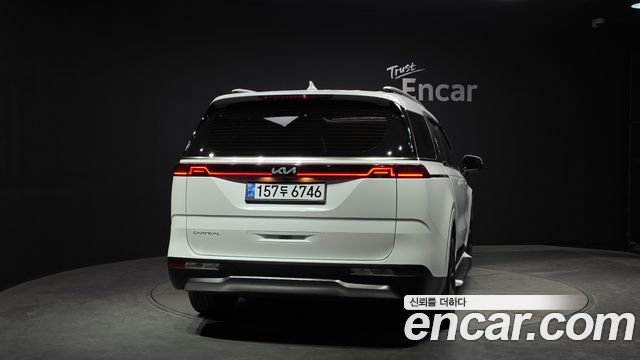 Kia Canival 2023 — photo 4