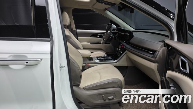 Kia Canival 2023 — photo 17
