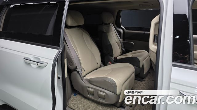 Kia Canival 2023 — photo 18