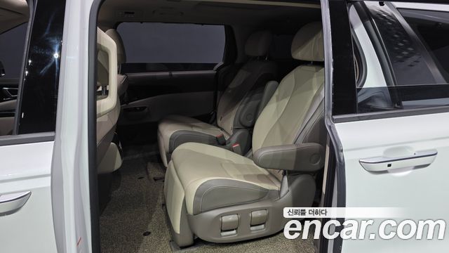 Kia Canival 2023 — photo 16