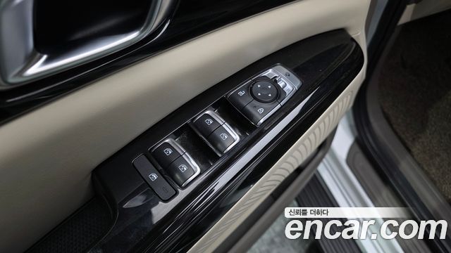 Kia Canival 2023 — photo 30