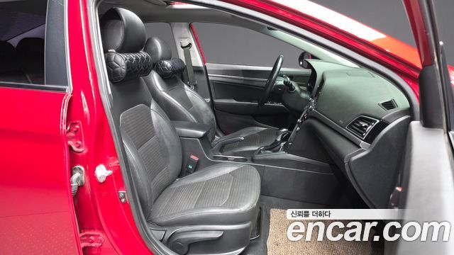 Hyundai AVANTE 2016 — photo 11