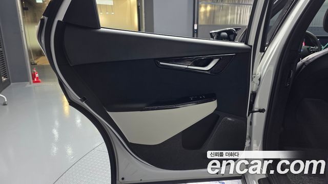 Kia EV6 2022 — photo 15