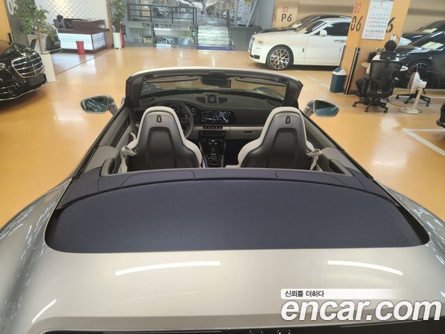Porsche 911 2024 — photo 18