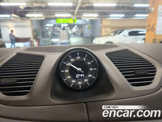 Porsche Cayenne 2025 — photo 14