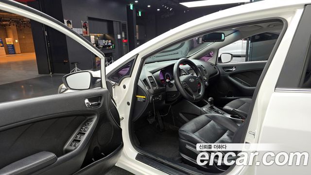 Kia K3 2015 — photo 13