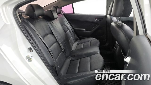Kia K3 2015 — photo 17