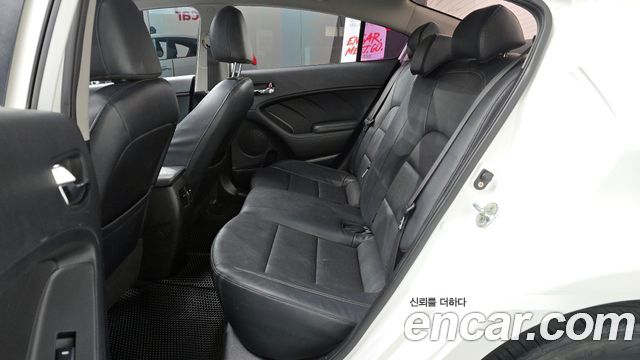 Kia K3 2015 — photo 18