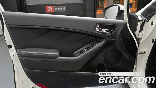 Kia K3 2015 — photo 14