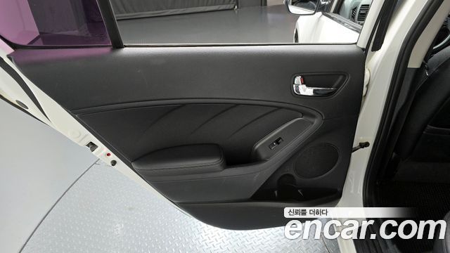 Kia K3 2015 — photo 15