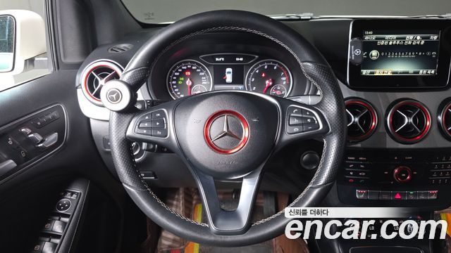 Mercedes-Benz B-Class 2018 — photo 11