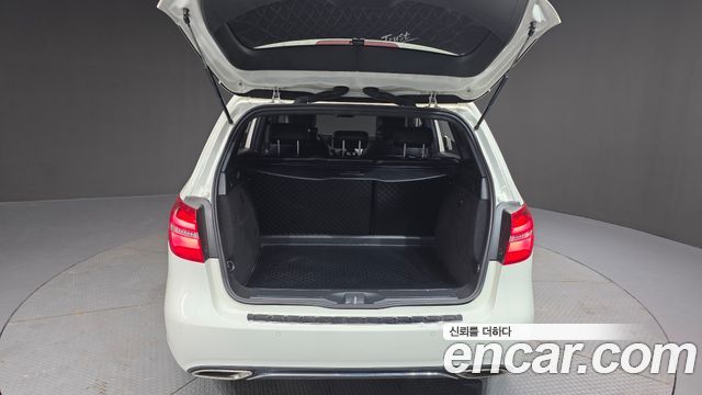 Mercedes-Benz B-Class 2018 — photo 20