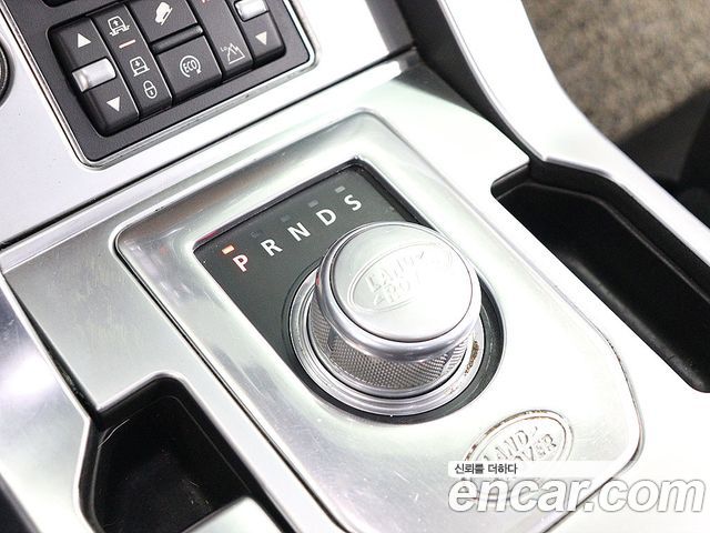 Land Rover Discovery 2014 — photo 9