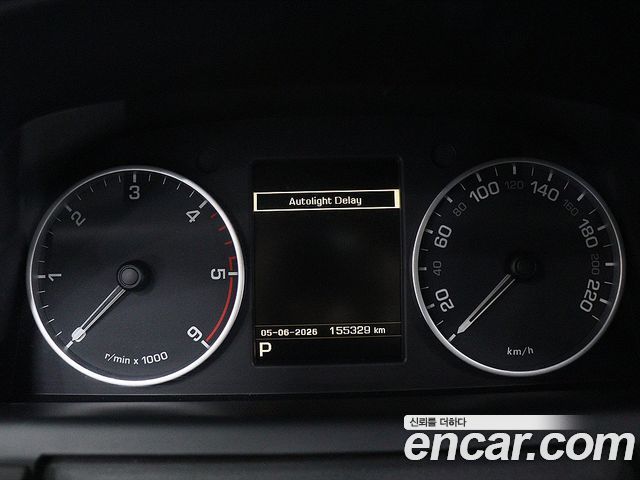Land Rover Discovery 2014 — photo 11