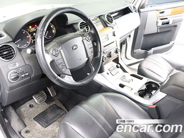 Land Rover Discovery 2014 — photo 16