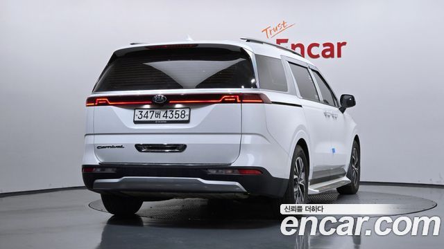 Kia Canival 2021 — photo 2
