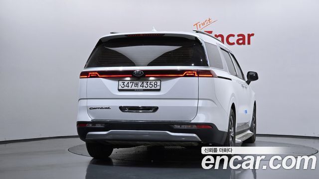 Kia Canival 2021 — photo 4
