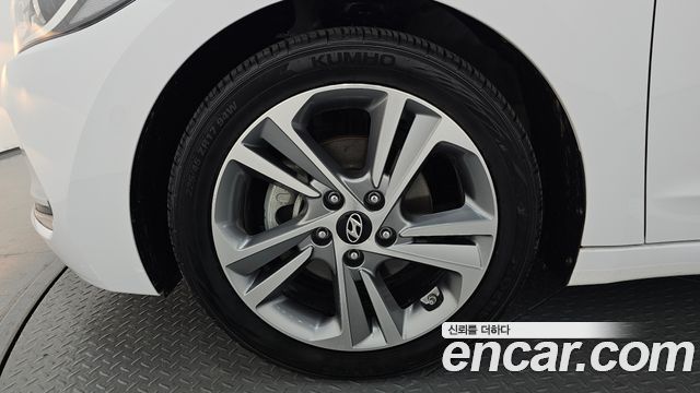Hyundai AVANTE 2018 — photo 5