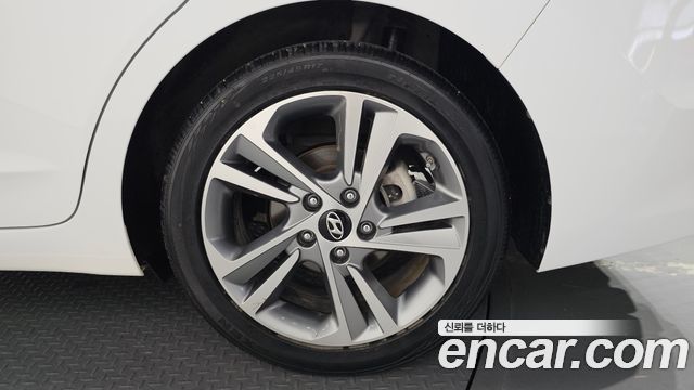 Hyundai AVANTE 2018 — photo 7