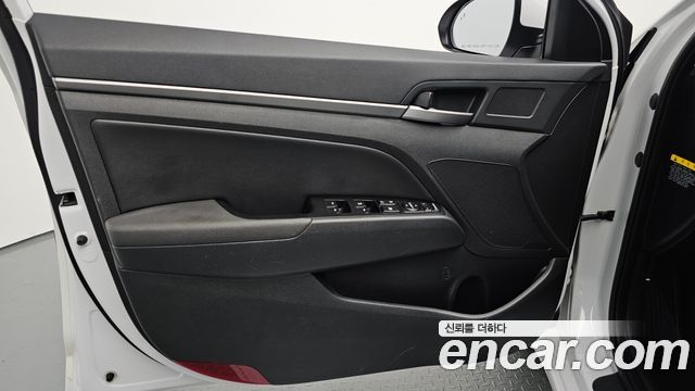 Hyundai AVANTE 2018 — photo 14