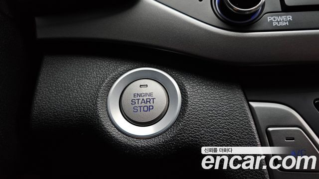 Hyundai AVANTE 2018 — photo 29